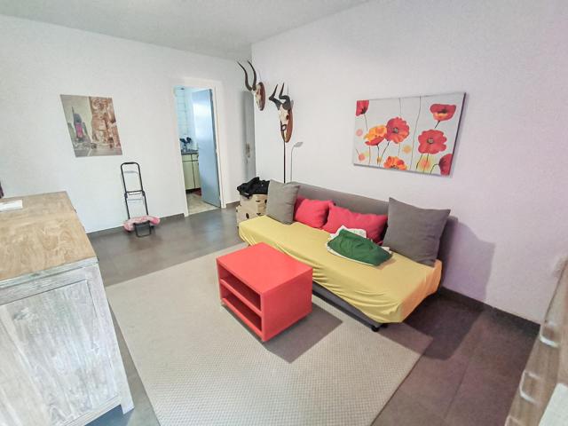 Bonito apartamento reformado en segunda línea de Playa de Poniente - www.inmobiliarialesdunes.com photo 0