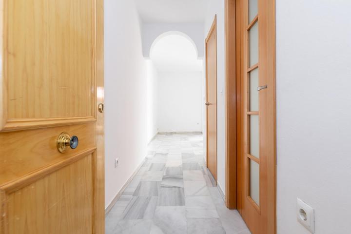 Piso de un dormitorio con patio y cochera cerrada. photo 0