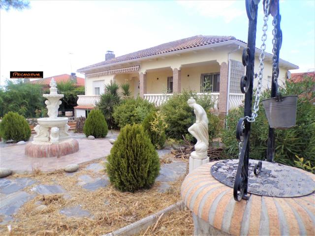 CHALET INDEPENDIENTE DE 2 PLANTAS CON PARCELA DE 1000 M2 EN VILLALUENGA DE LA SAGRA photo 0