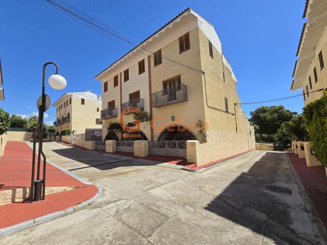 CASA ADOSADA ESQUINERA CON PISCINA COMUNITARIA Y VISTAS AL MAR photo 0