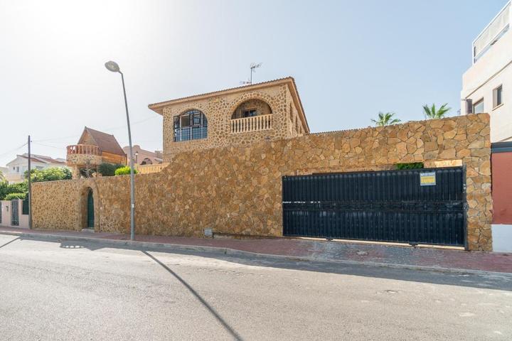 Gran chalet en la urbanización Los Balcones Torrevieja photo 0