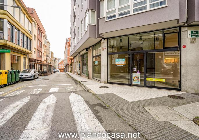 ¡Alquila tu Espacio Comercial en Desiderio Varela: Centro de Carballo a tu Alcance! photo 0
