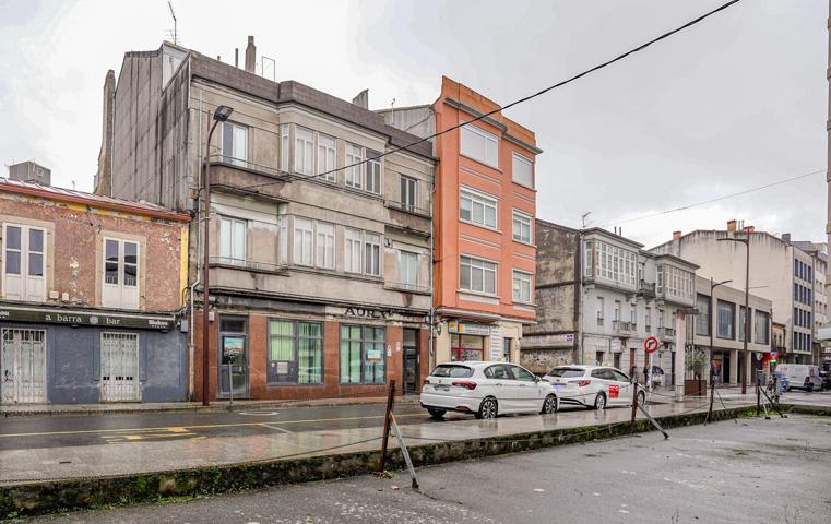 ¡Local Comercial en Alquiler: Oportunidad Única en el Centro de Carballo(A Coruña)! photo 0