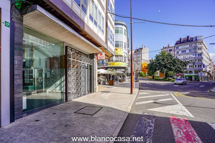 ¡Oportunidad única! Alquiler de un amplio local en pleno centro de Carballo. photo 0