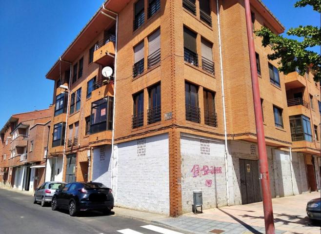 Piso en venta en Valencia de Don Juan de 128 m2 photo 0