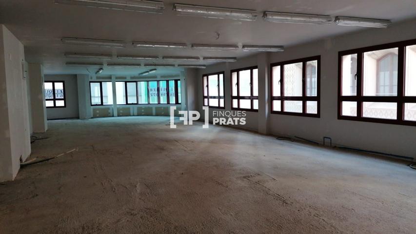ESPECTACULAR LOCAL EN MUY BUENA ZONA EN EL MISMO EIX COMERCIAL DE LLEIDA, DE 405 M2 ÚTILES, DISTRIBUIDOS EN UNA SOLA PLANTA DIÁFANA, PREPARADO PARA PODER HACER DIFERENTES ZONAS DE OFICINA SEGÚN NECESIDADES. YA HAY 3 BAÑOS. ACCESO POR ESCALERA INDEPENDIENTE Y ASCENSOR.
EL LOCAL ES OPTIMO PARA LA APERTURA DE OFICINAS EN LA ZONA MAS SOLICITADA DE LLEIDA, LA ZONA ES MUY TRANSITADA.
NO LO DUDE Y VAYA VISITARLO!
LLAMAR 973 300 375 






 photo 0