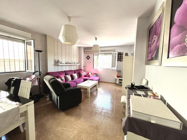 A la venta Triplex con jardín en Huércal de Almería photo 0