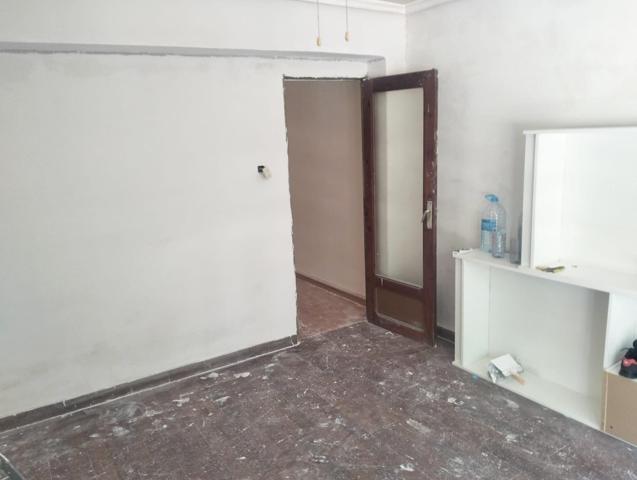 ¡Oportunidad en Alfafar! PARA REFORMAR Piso con Balcón y Terraza, Ideal para Vivir o Invertir. photo 0