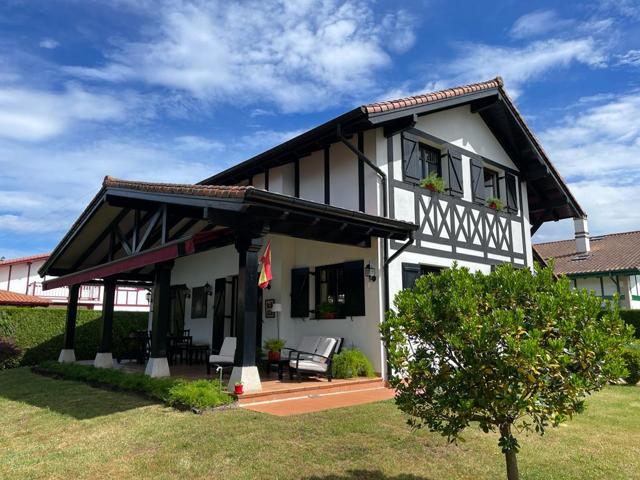 Casa - Chalet en venta en Liendo de 180 m2 photo 0