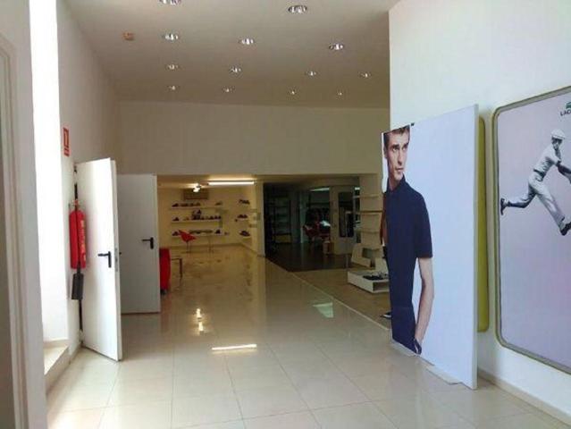 ¡Fabuloso local en LOS MAJUELOS! photo 0