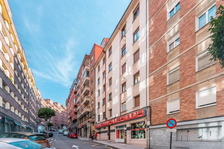 Piso para reformar con ascensor en la calle Padre Aller – Oviedo photo 0