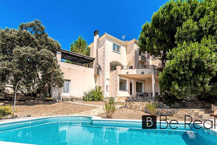 VIVIENDA UNIFAMILIAR DE DISEÑO CON PISCINA PRIVADA EN LA URBANIZACIÓN JARABELTRÁN, VALDEMORILLO (MADRID). photo 0