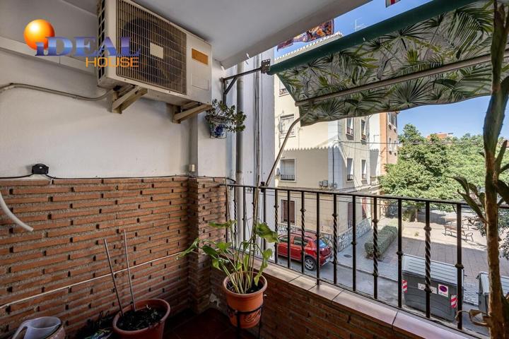 Piso para reformar en el Zaidin. photo 0