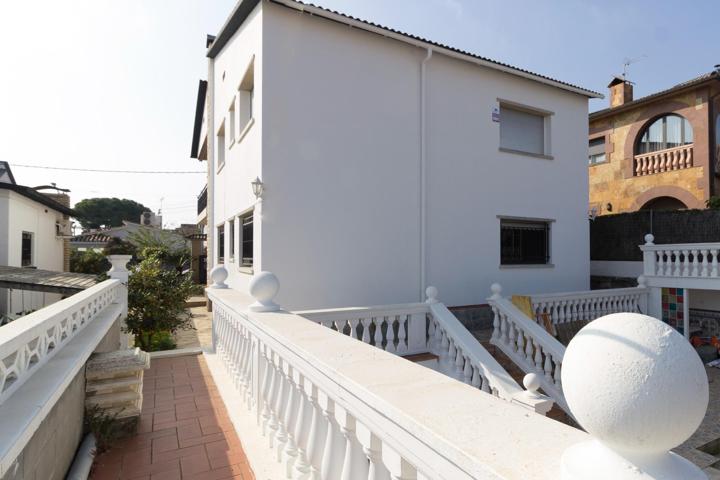SI TIENES UNA GRAN FAMILIA lo que necesitas es UNA GRAN CASA para DOS FAMILIAS. photo 0