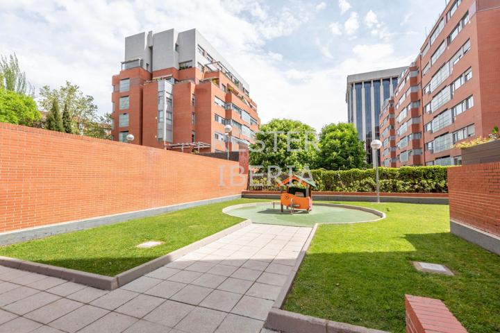 Piso En venta en Calle De Caleruega, Ciudad Lineal, Madrid photo 0