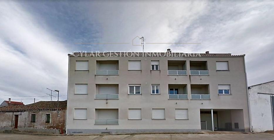 Inmobiliaria Cylar vende un céntrico piso de dos dormitorios en el centro del pueblo de Mozárbez. Dispone de dos dormitorios, baño photo 0