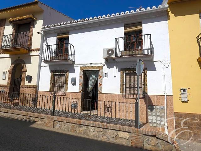 Casa De Pueblo en venta en Riogordo de 123 m2 photo 0