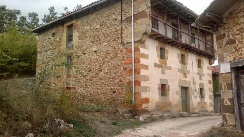 Casa En venta en Valle De Manzanedo photo 0