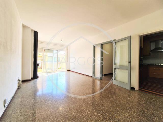 Gran piso en venta en el centro de Argentona photo 0