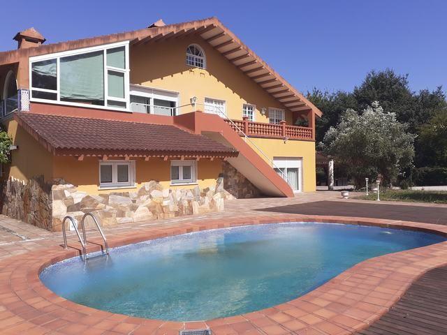 Azabache vende amplia casa con piscina a 20 min de Santiago photo 0