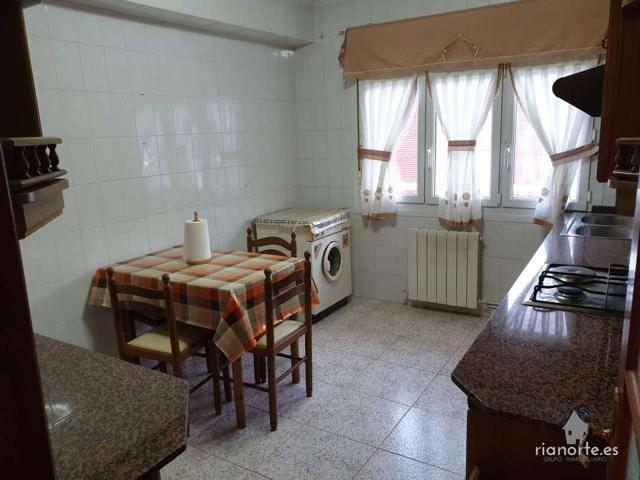 Piso de tres dormitorios con garaje en venta en Palacio Valdés photo 0