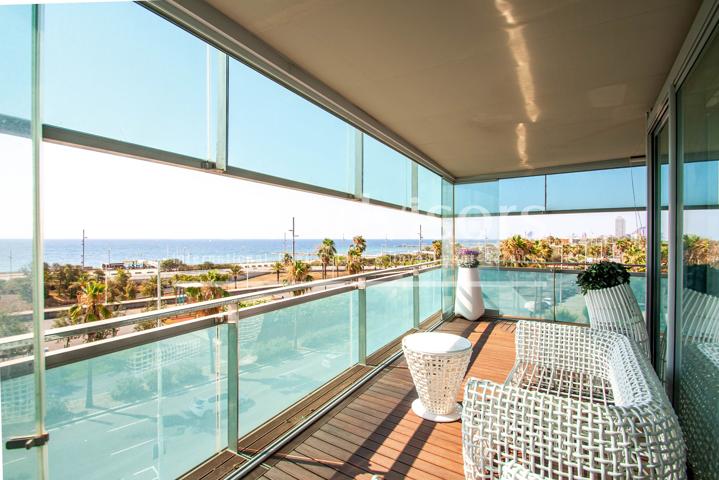 Maravilloso piso con terraza y vistas al mar en edificio de lujo. photo 0