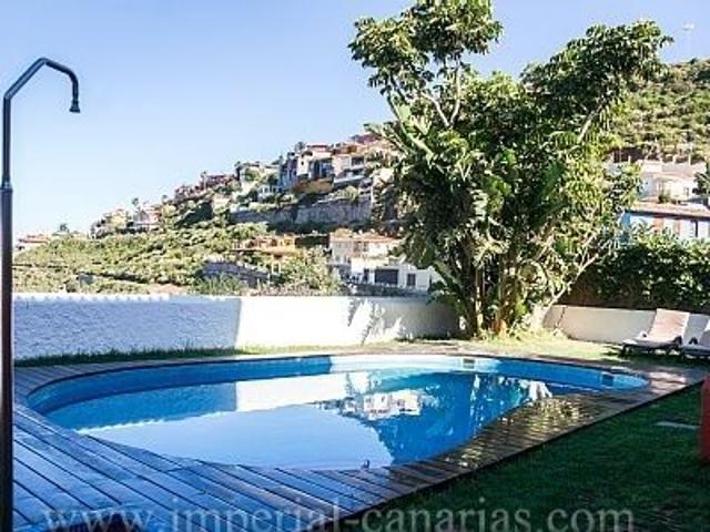 Bella Villa con acogedoras estancias en El Sauzal con apartamento para huéspedes, piscina, zona de barbacoa, gimnasio y una bella terraza con vistas al mar. photo 0
