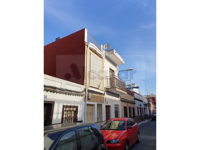 Casa En venta en La Plata, Sevilla photo 0