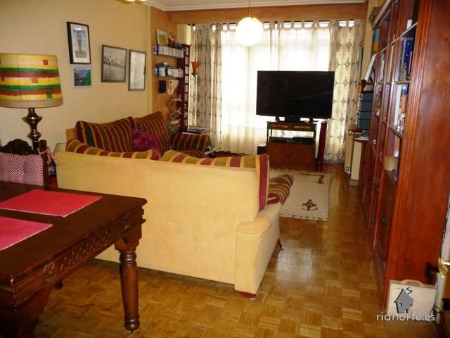 Piso muy tranquilo de tres dormitorios en el Carbayedo photo 0