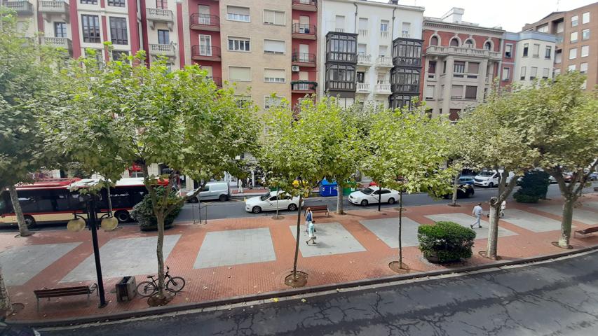 Piso En venta en Avenida De La Paz, Logroño photo 0