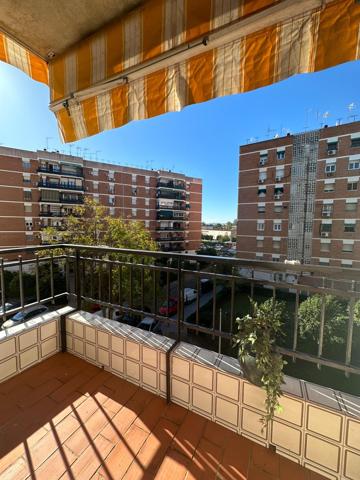 Amplio y luminoso piso en Parque Cruz Conde con terraza vistas a los jardines photo 0