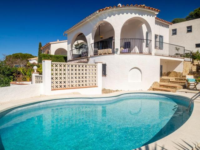 'Encantadora casa adosada con vistas al mar, piscina privada y vivienda independiente en L'Escala photo 0