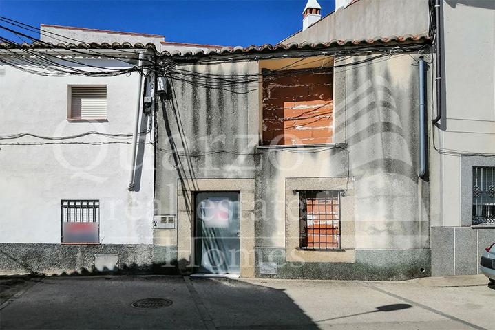 En venta fantástica casa de pueblo a reformar en Trujillo, Cáceres.
 photo 0