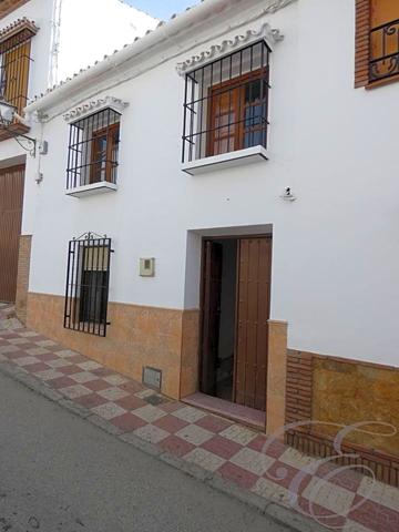 Casa De Pueblo en venta en Riogordo de 115 m2 photo 0