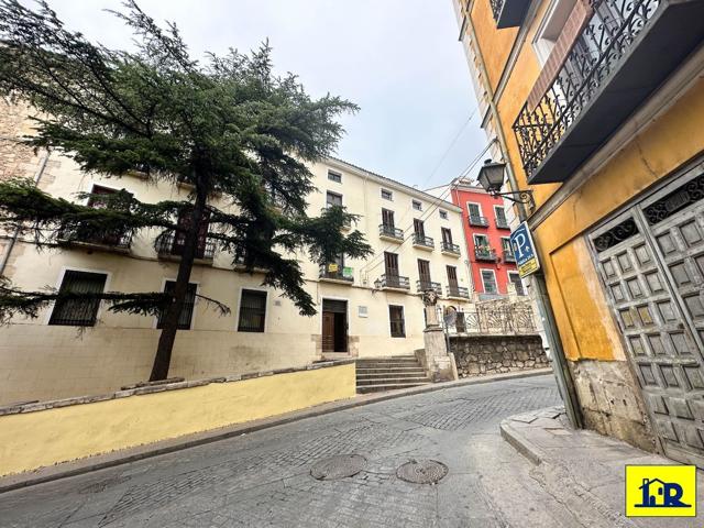 Se vende piso en el casco antiguo de Cuenca, con vistas a los pasos procesionales y a la Hoz del Júcar 170 m2 útiles. 4 dormitorios, 2 baños. photo 0