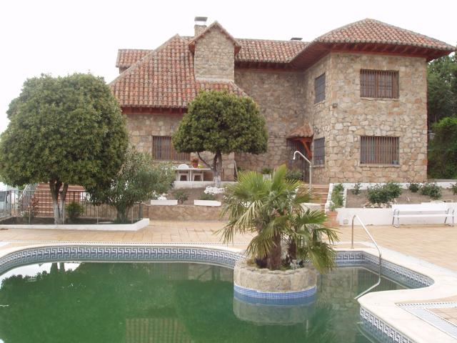 Casa - Chalet en venta en Manzanares El Real de 740 m2 photo 0