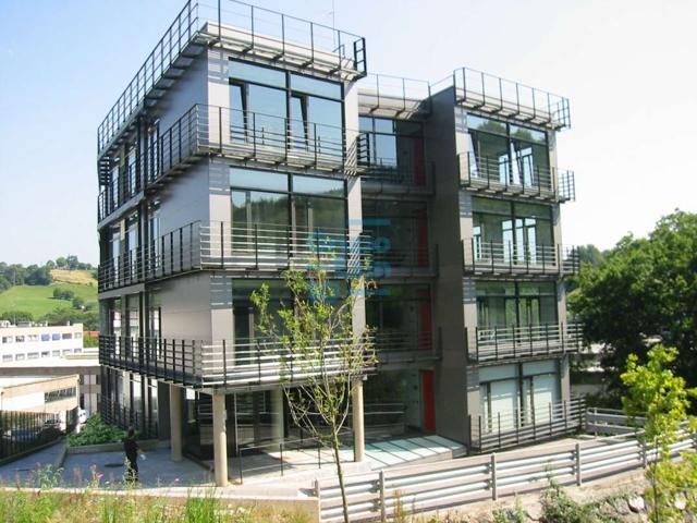 Edificio de oficinas representativo photo 0