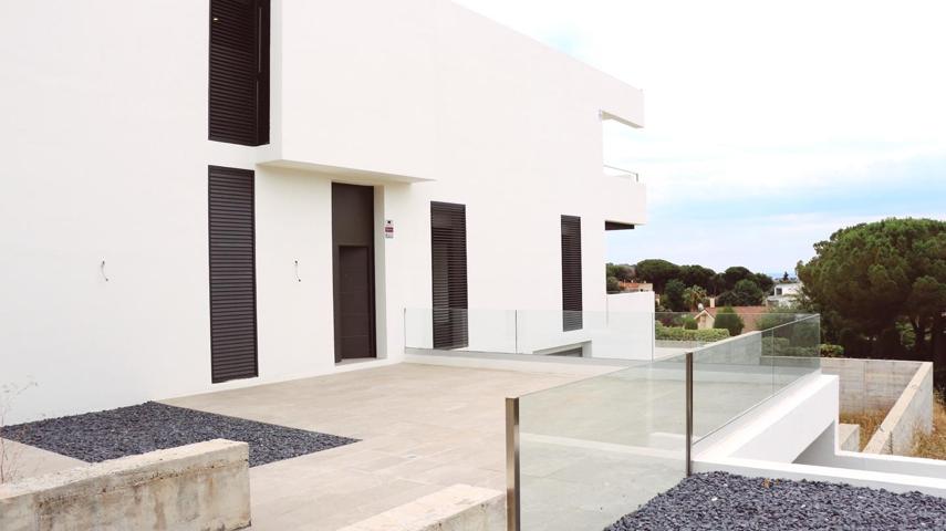Casa - Chalet en venta en El Mas Coll de 840 m2 photo 0