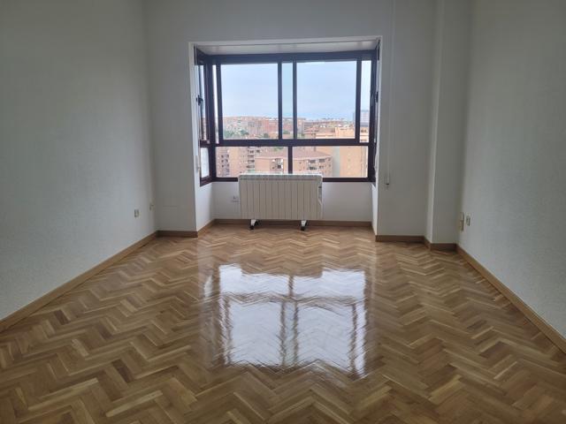 Piso En alquiler en Metro Antonio Machado, Madrid photo 0