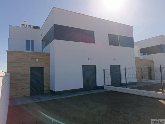 Unifamiliar Pareada En venta en Casco Urbano, Doñinos De Salamanca photo 0