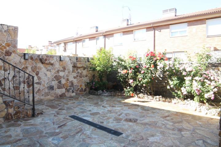 Unifamiliar Pareada En alquiler en Centro, Azuqueca De Henares photo 0