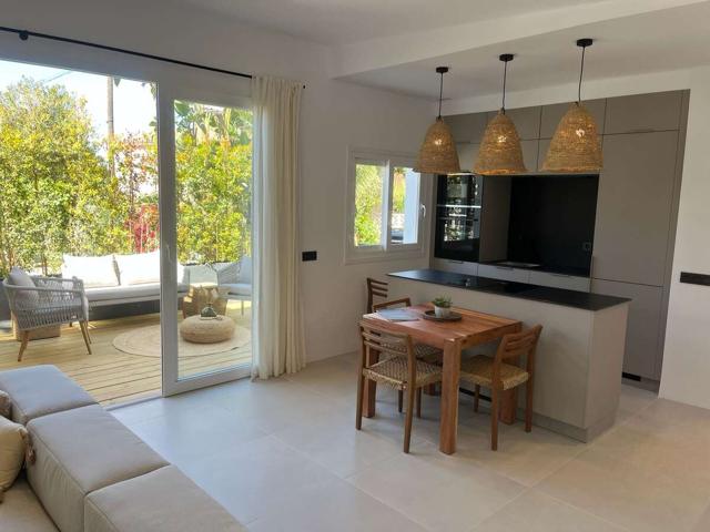 Casita pareada en urbanización cerrada, a escasos metros de la Playa en las Chapas. Marbella photo 0
