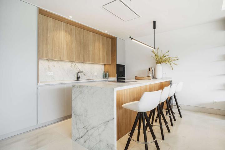 Penthouse en exclusiva urbanización en Aloha-Marbella de 3 d. con piscina propia photo 0