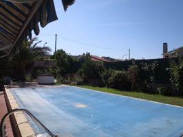 Chalet con gran parcela y piscina en Calalberche photo 0