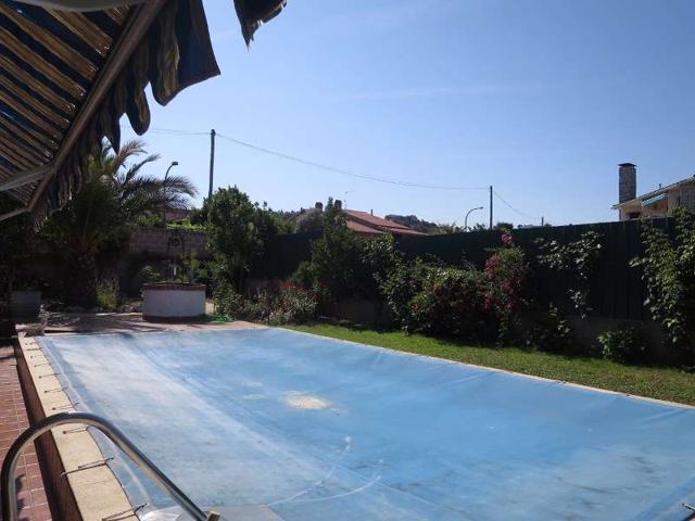 Chalet con gran parcela y piscina en Calalberche photo 0