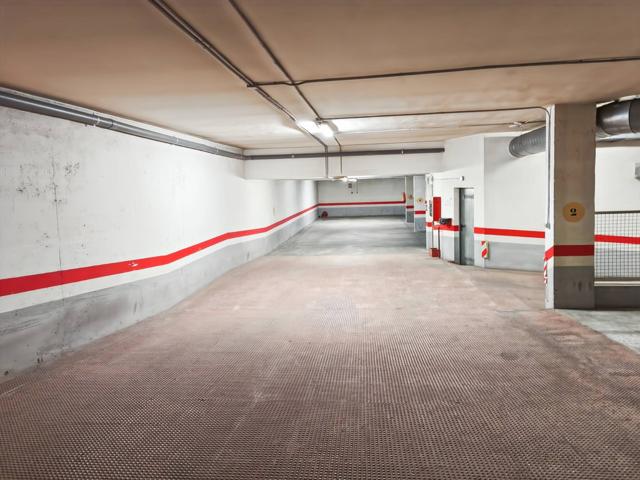 Parking En venta en Calle Granada, Almería photo 0