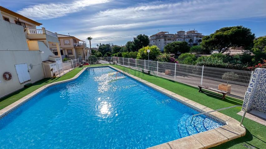 Casa En venta en Niagara, 25, Playa Flamenca, Orihuela Costa photo 0