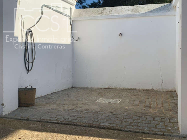 Venta de Finca con un total de construcciones de 925 m2 y 9.050 m2  de terreno en Alcalá de Guadaira photo 0