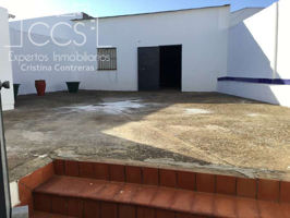 Venta de gran casa de pueblo de 2 plantas con 2 grandes patios traseros photo 0