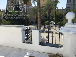 Venta de casa de esquina de 410.45 m2 construidos en pleno corazón de Nervión photo 0